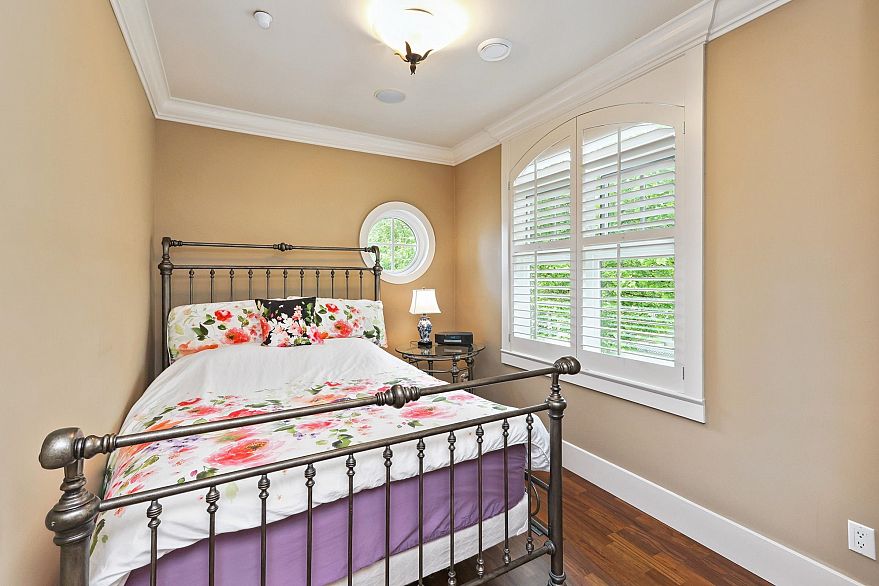 3593 Mackenzie Street