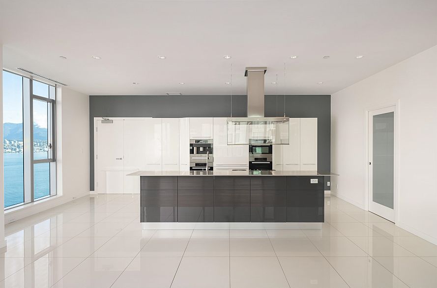 2601 277 Thurlow Street