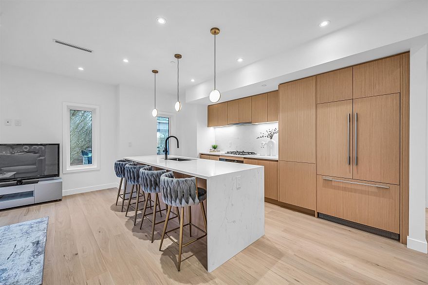 1016 W 52nd Avenue