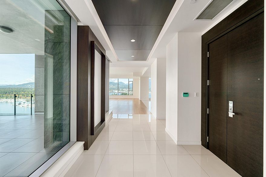 2601 277 Thurlow Street