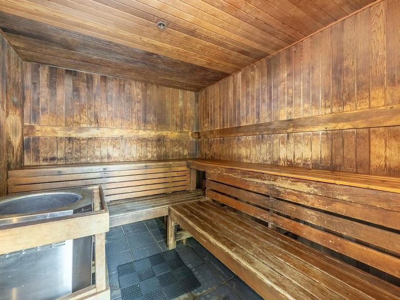 803 438 Seymour Street