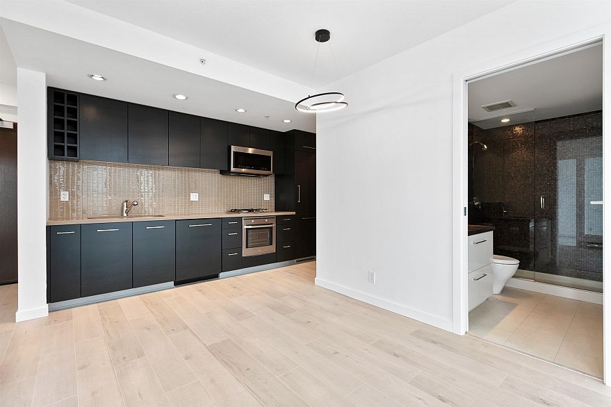 1601 833 Homer Street