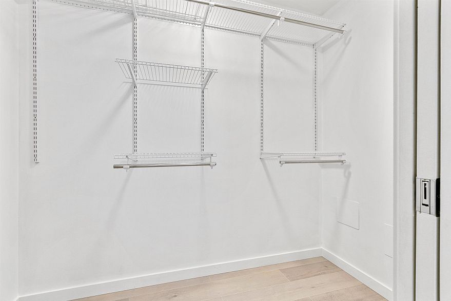 1601 833 Homer Street