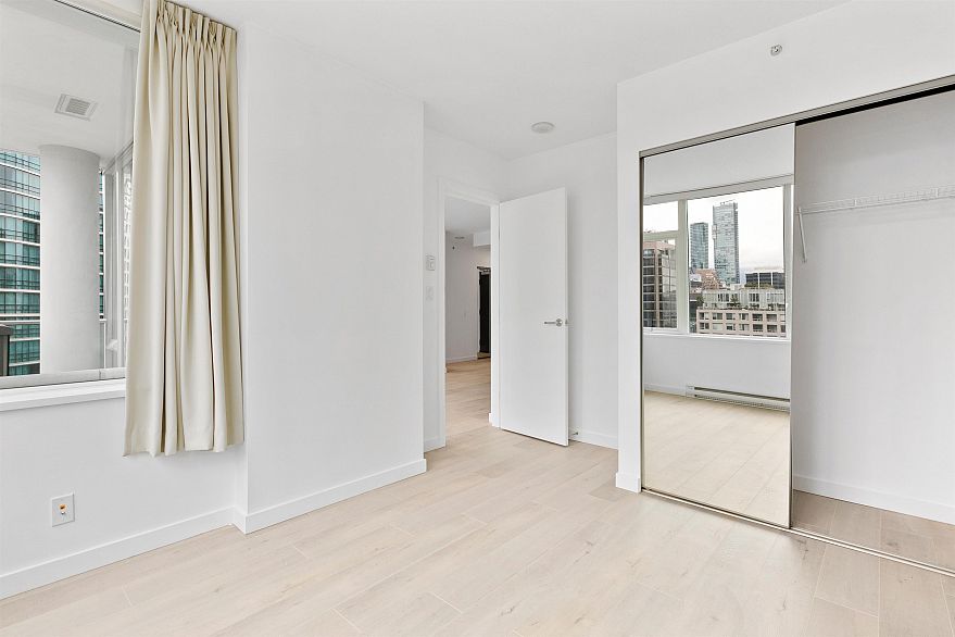 1601 833 Homer Street