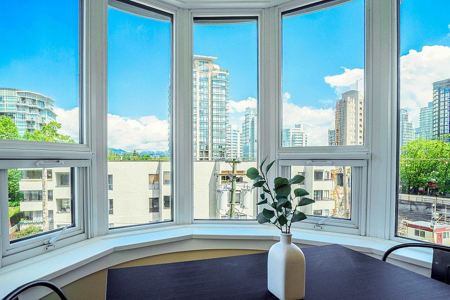 402 1845 Robson Street