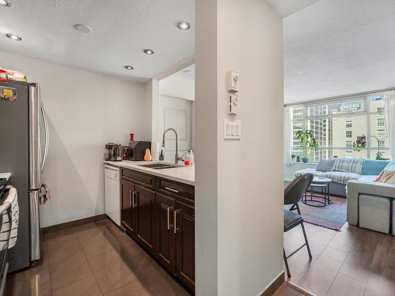 803 438 Seymour Street