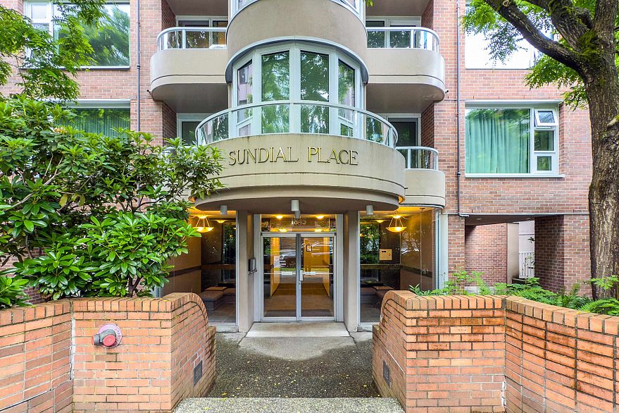 402 1845 Robson Street