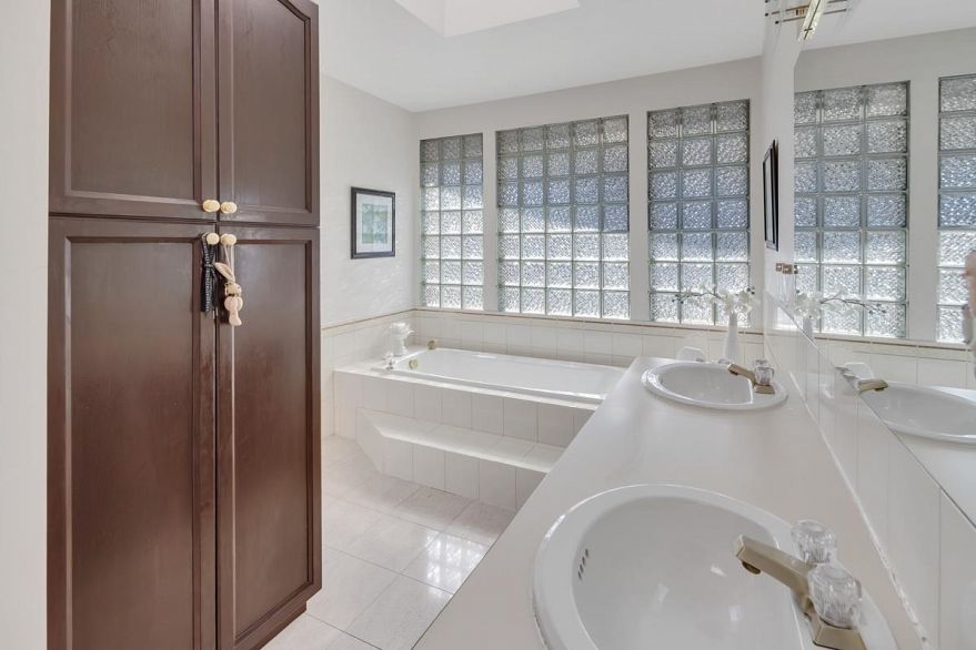 4322 West Point Place