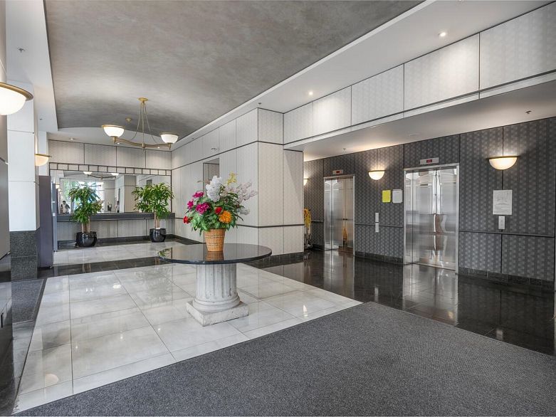 803 438 Seymour Street