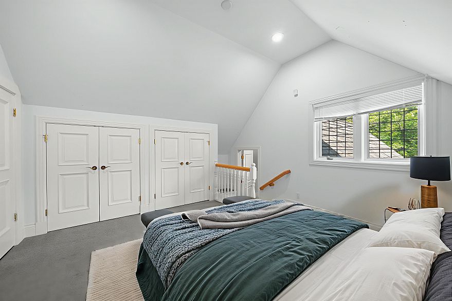 1323 The Crescent Crescent