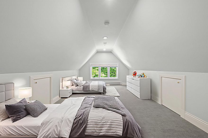 1323 The Crescent Crescent