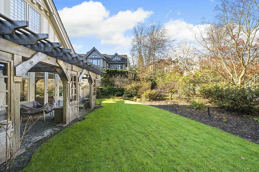 1323 The Crescent Crescent