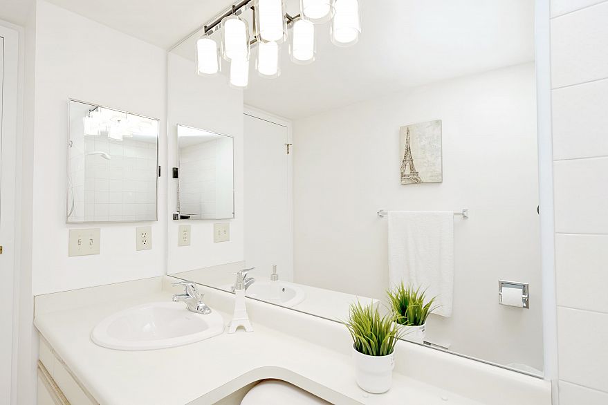 402 1845 Robson Street