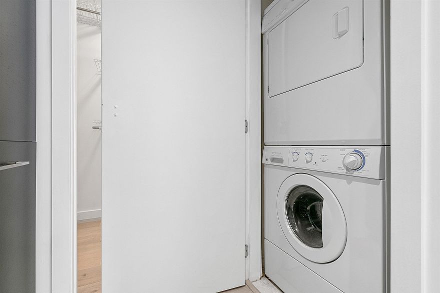 1601 833 Homer Street