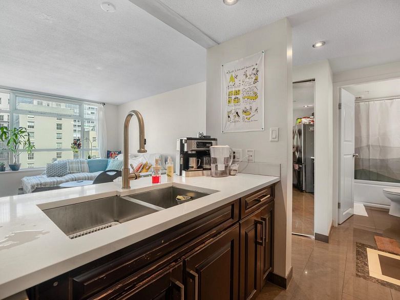 803 438 Seymour Street