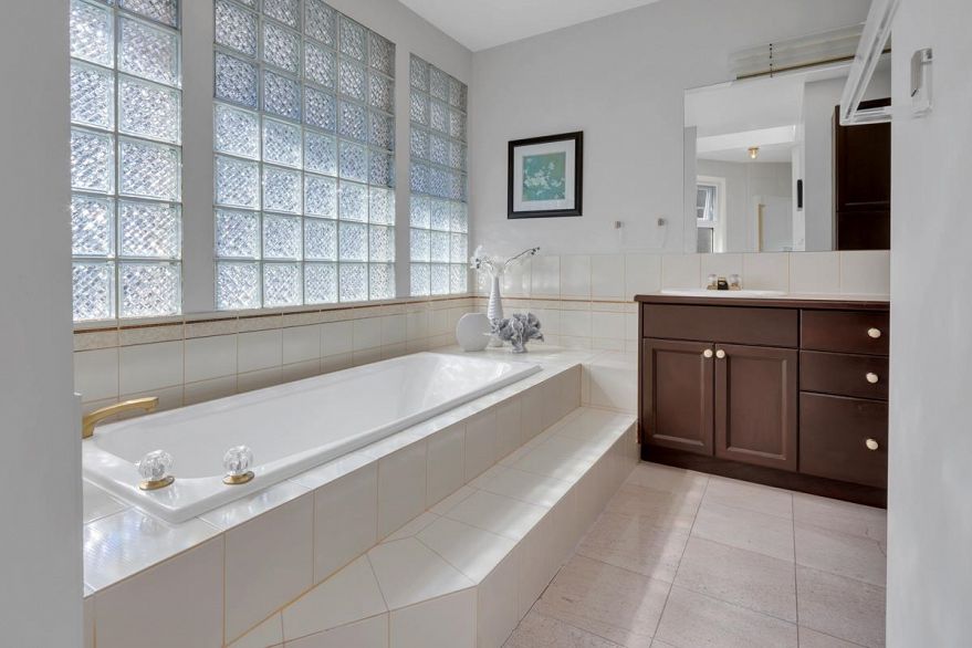 4322 West Point Place