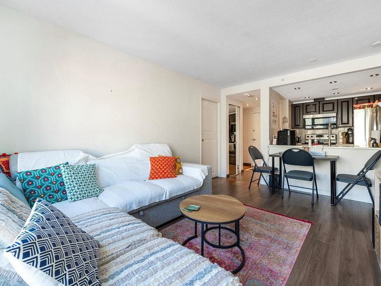 803 438 Seymour Street