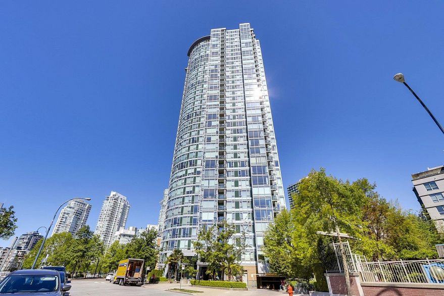 202 1033 Marinaside Crescent
