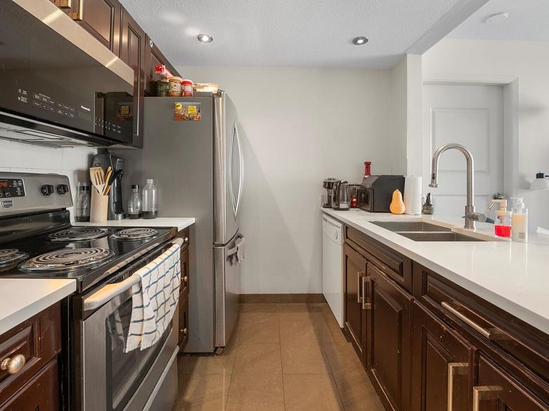 803 438 Seymour Street