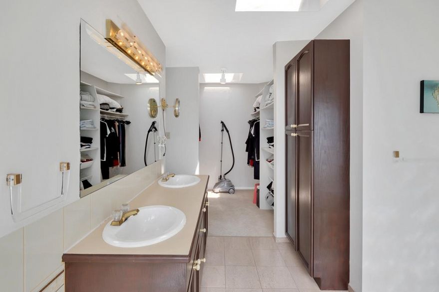 4322 West Point Place