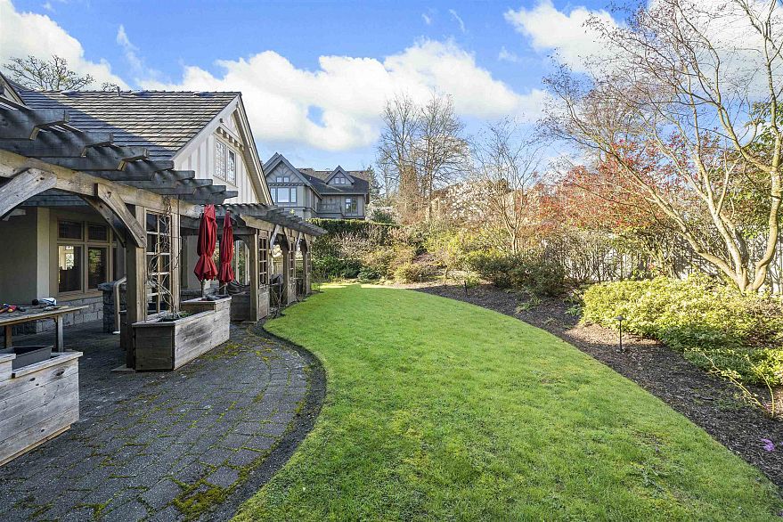 1323 The Crescent Crescent