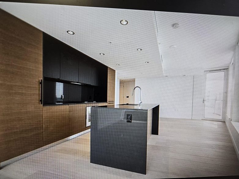 1611 1289 Hornby Street