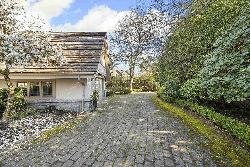 1323 The Crescent Crescent