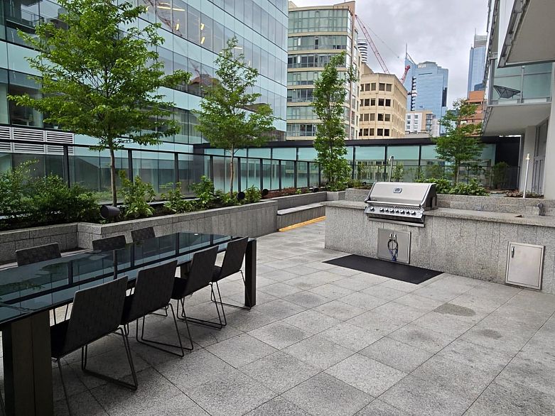 1611 1289 Hornby Street