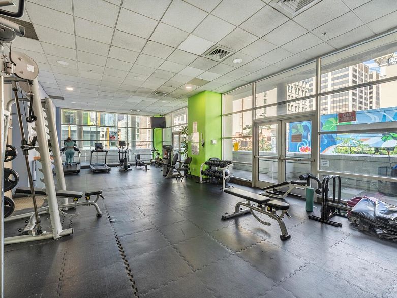 803 438 Seymour Street