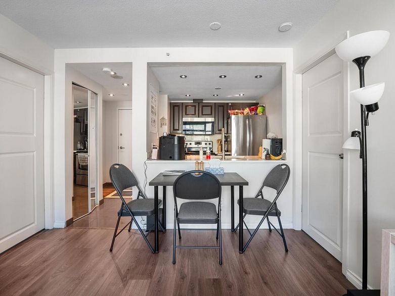 803 438 Seymour Street