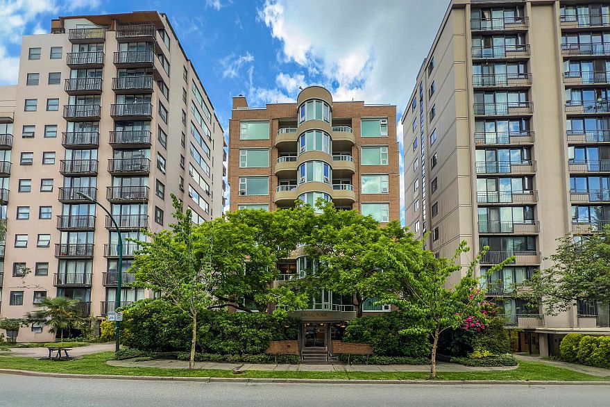 402 1845 Robson Street