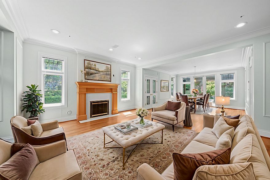 1323 The Crescent Crescent