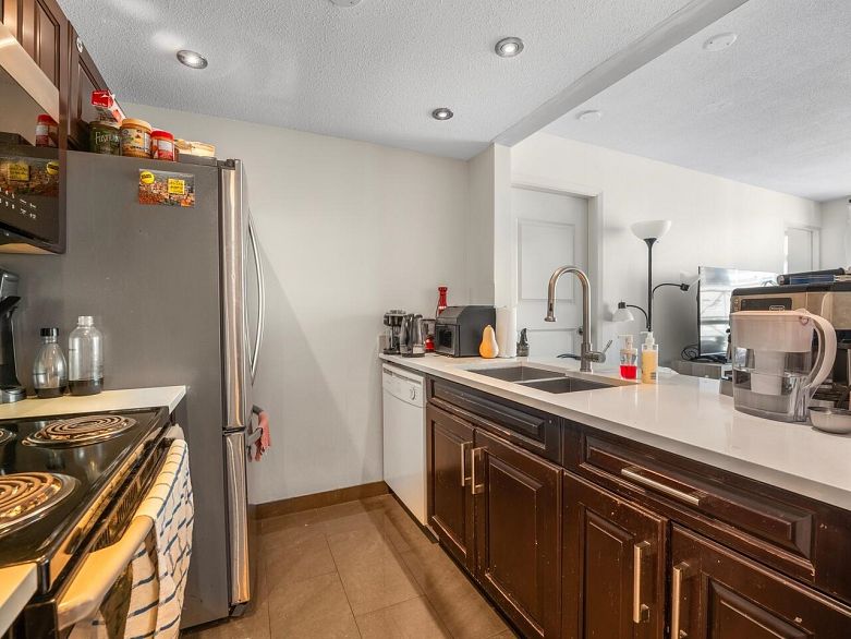 803 438 Seymour Street