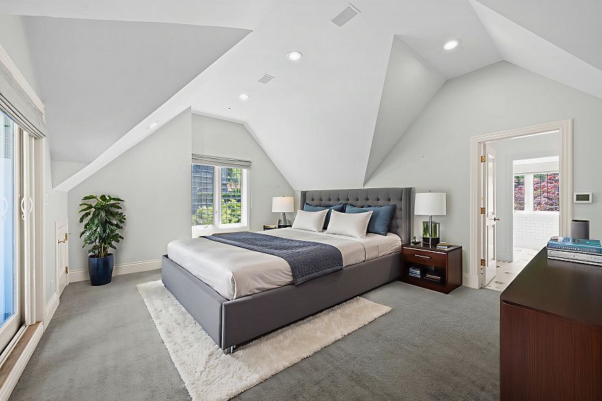 1323 The Crescent Crescent