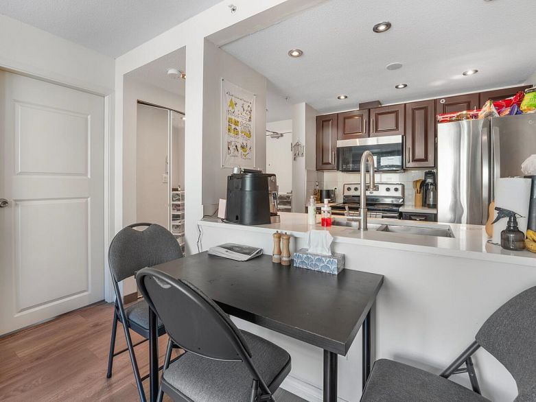 803 438 Seymour Street