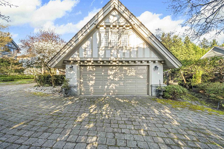 1323 The Crescent Crescent