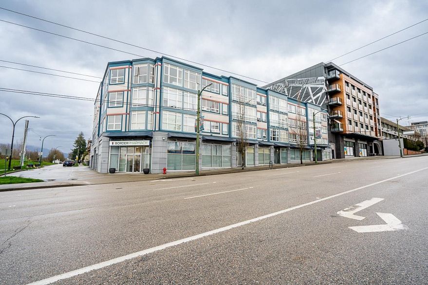 303 3423 E Hastings Street