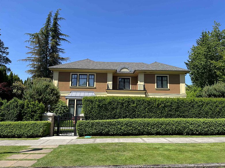 4239 Pine Crescent