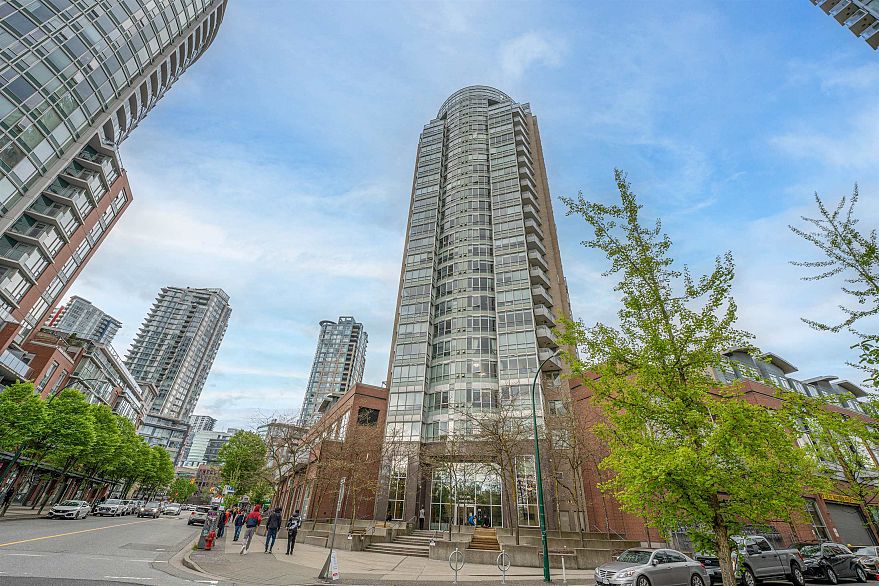1510 63 Keefer Place