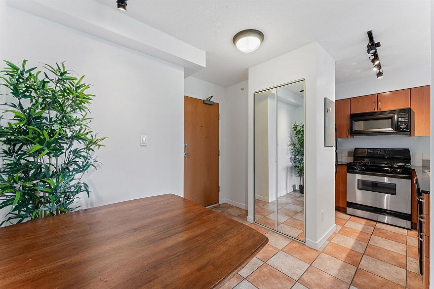 1510 63 Keefer Place