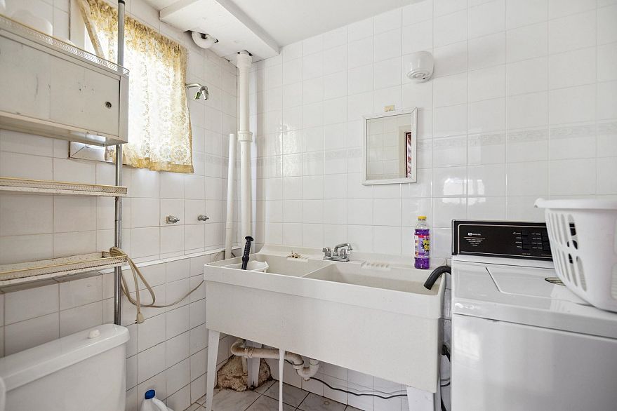 4262 Dumfries Street