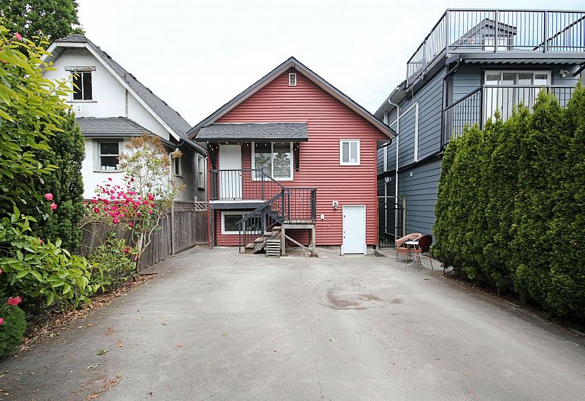 112 E King Edward Avenue