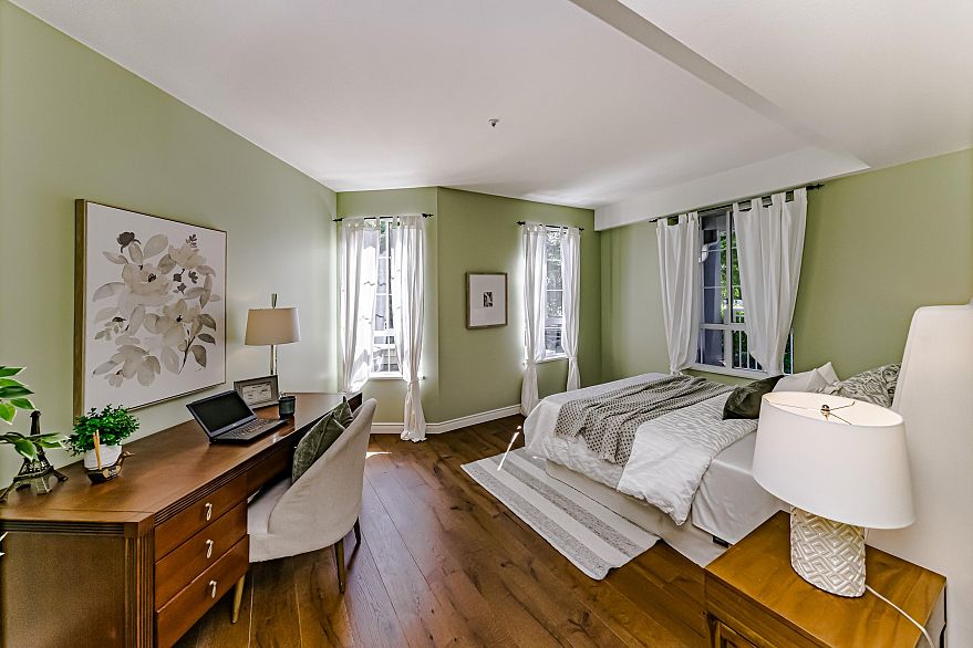 213 5835 Hampton Place