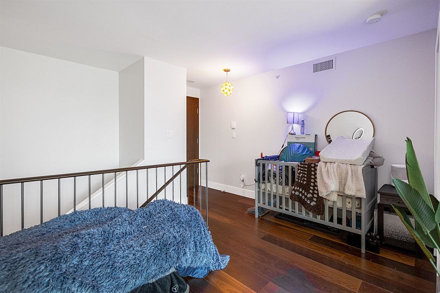 407 499 Broughton Street