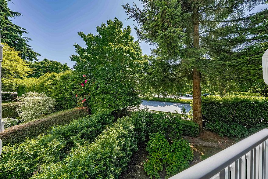 213 5835 Hampton Place