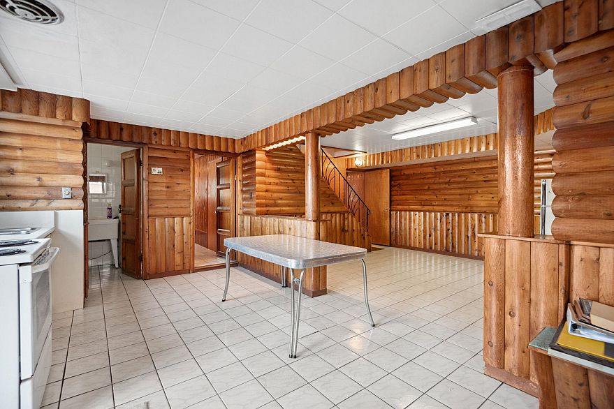 4262 Dumfries Street