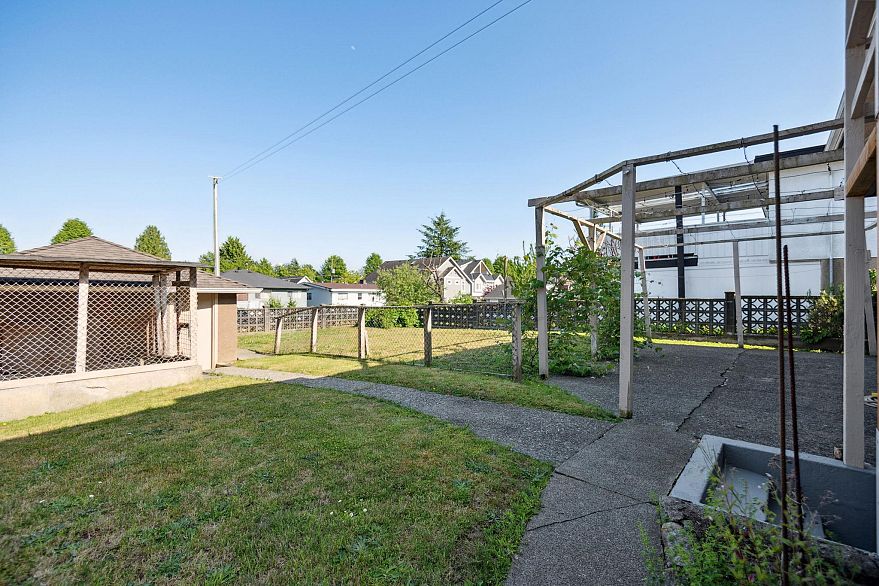 4262 Dumfries Street