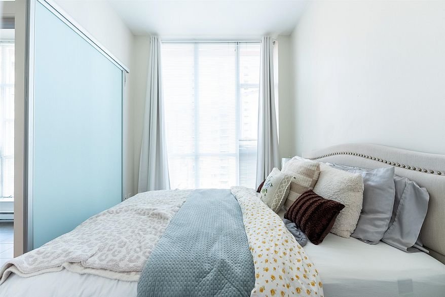 1002 1205 Howe Street