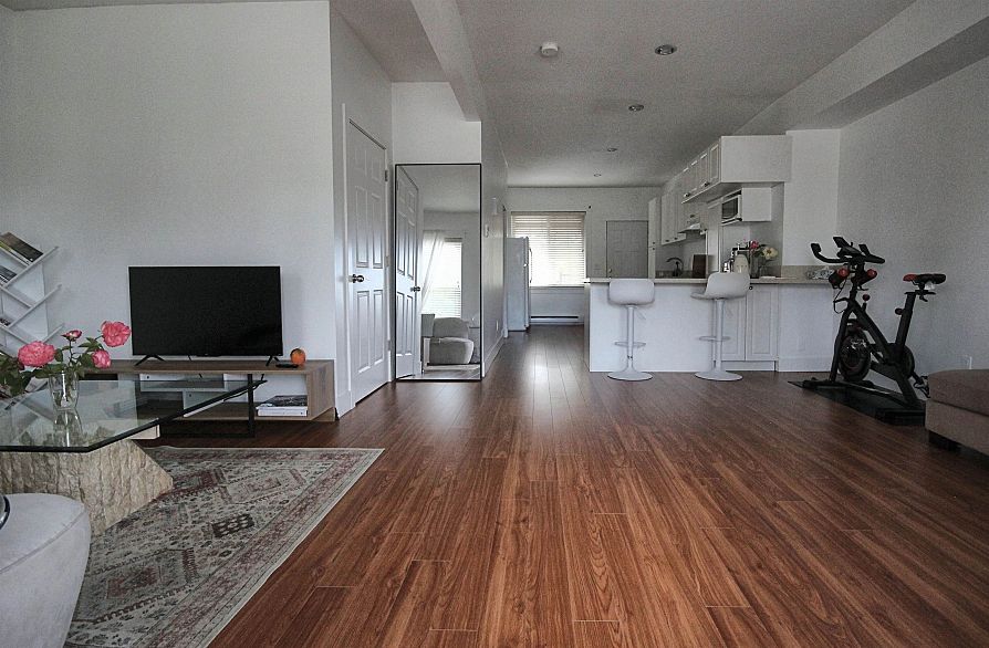 112 E King Edward Avenue