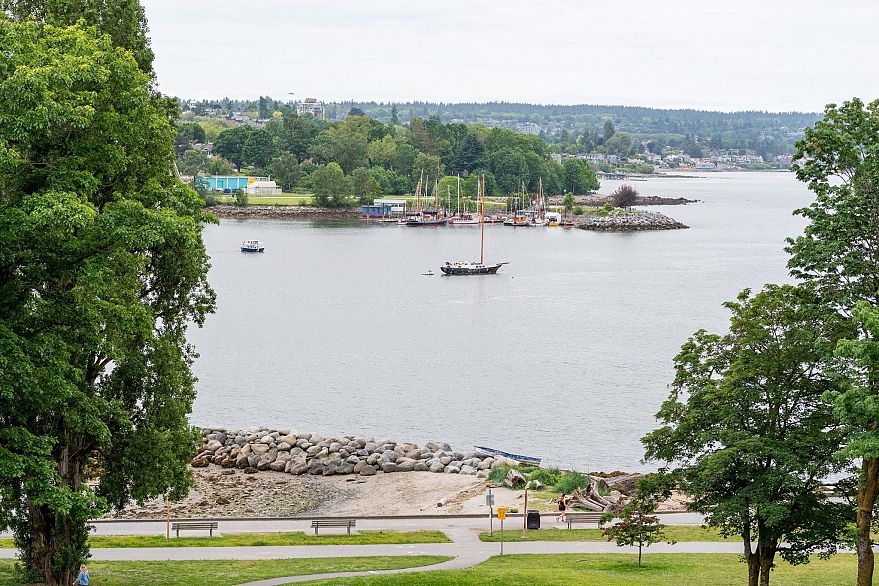 5A 1403 Beach Avenue